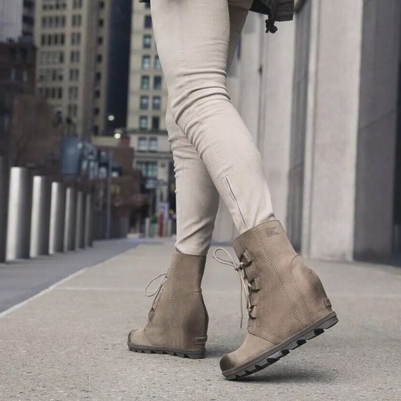 SOREL Joan of Arctic Wedge II Ankle Boots in Ash Brown Leather Sz. 8 - Picture 2 of 12